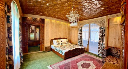 New Jacquline Heritage Houseboats Room Type - The Grand Heritage Theme Room New Jacquline Heritage Houseboats Room Type - The Grand Heritage Theme Room