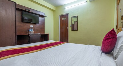 OYO 825 Hotel Baikuntha Room Type - Deluxe