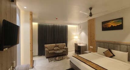 Hotel Palace View Room Type - PREMIUM KING
