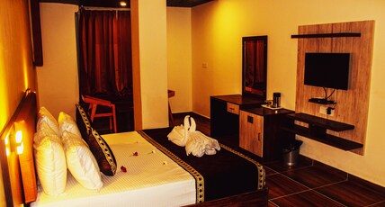 Hotel Charan Kamal Room Type - Deluxe Room