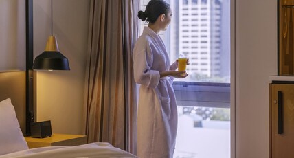 Mercure Brisbane King George Square Room Type - Deluxe Corner Room 1 Queen Bed