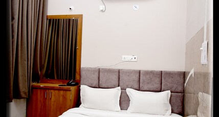 Hotel Mani Room Type - Deluxe AC Room