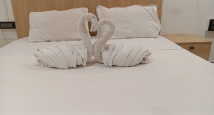 Shri Krishna Lodge Room Type - Deluxe Double Room
