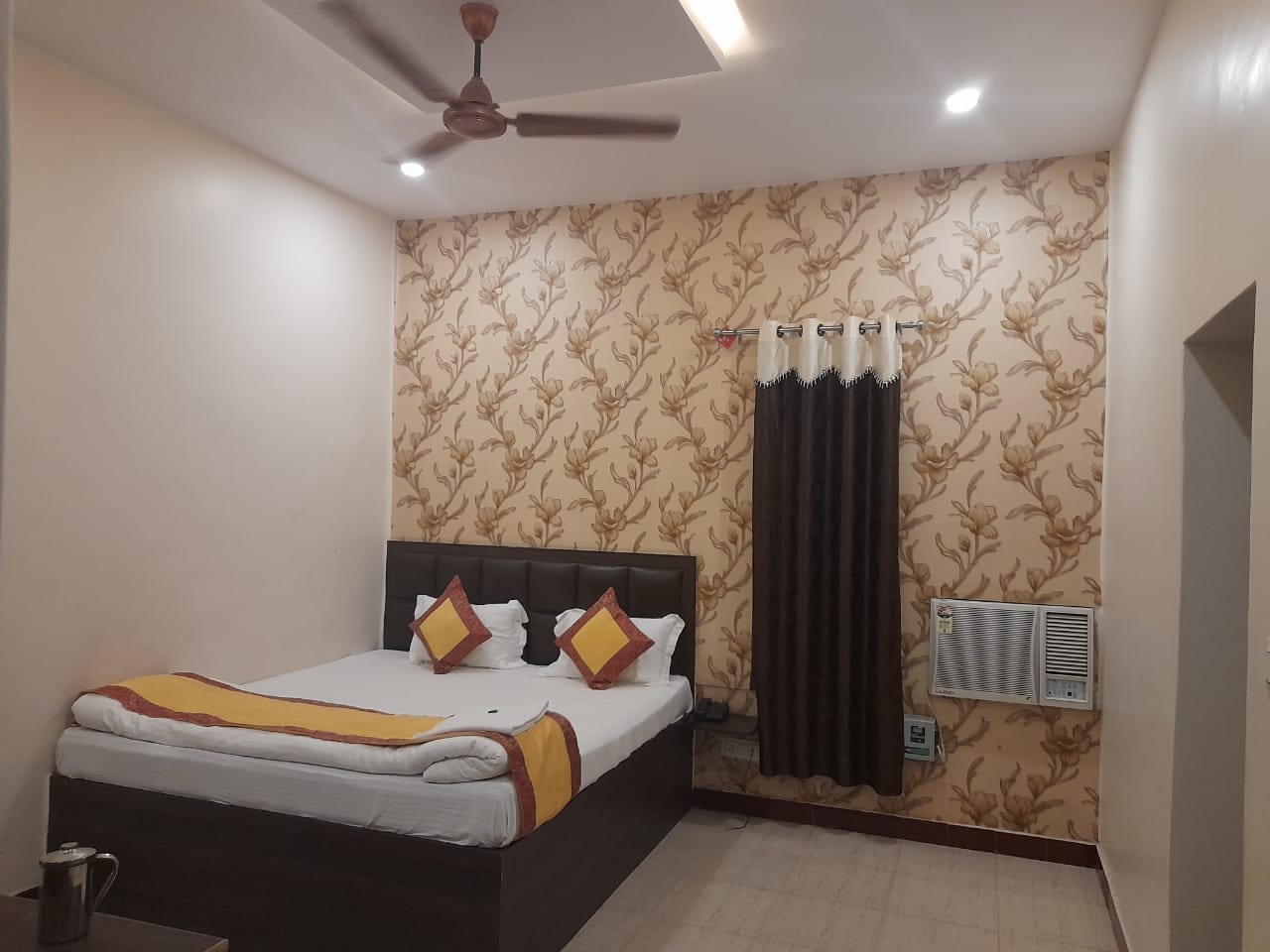 Diamond Palace - Tap to explore photos