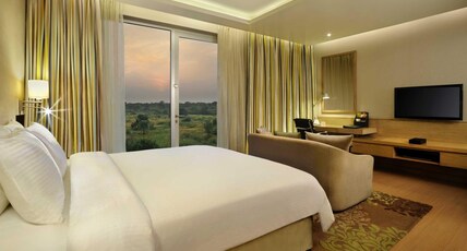 DoubleTree Suites by Hilton Bengaluru Outer Ring Road Room Type - KING BED DELUXE STUDIO WITH BALCONY