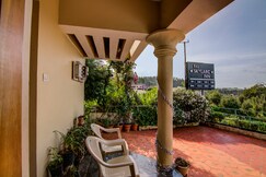 Skylarc Inn | Rooms & Caretaker