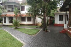 Lovedale Lakeside Homestay | Rooms & Chef