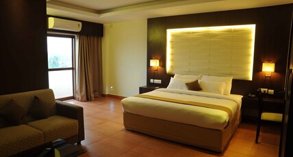 SHANTHI CASTLE INTERNATIONAL PREMIUM HOTEL Room Type - Premium Room With Balcony