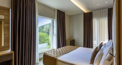M Room Type - Executive Suite with 1 king size bed and balcony