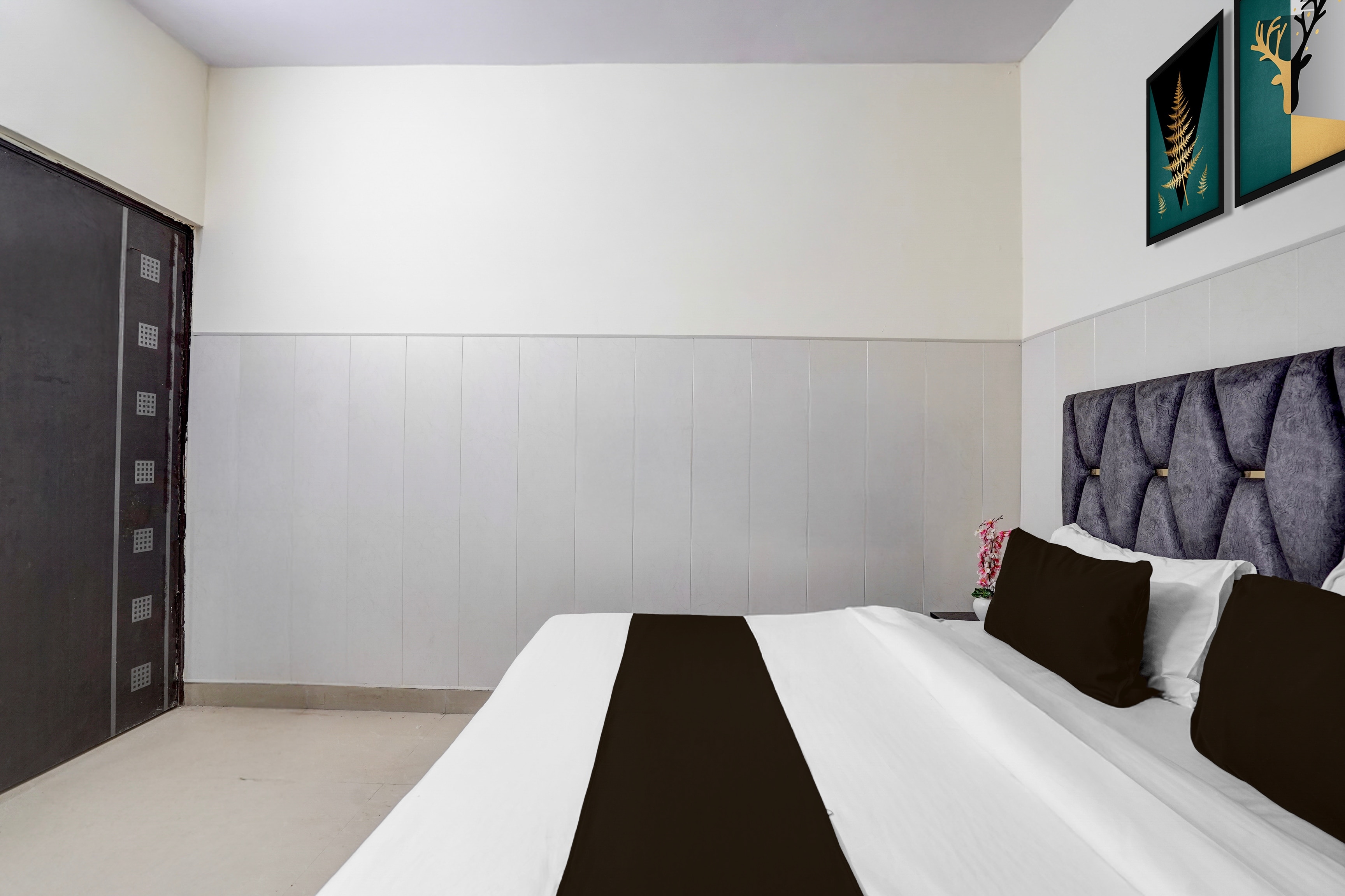 Super Hotel O Dwarka Mor Metro Station - Tap to explore photos
