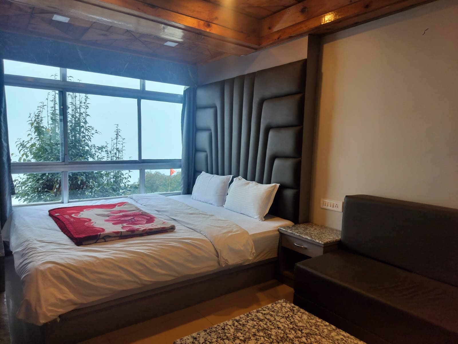 Hotel Dreamland,Darjeeling - Tap to explore photos