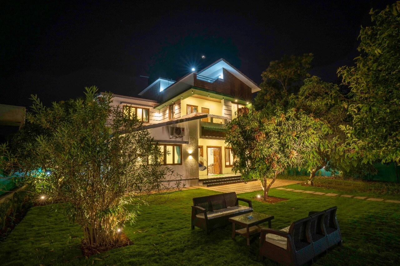 West Valley Villa Casa Vista - Tap to explore photos