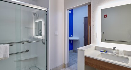 Holiday Inn Express and Suites El Paso East Room Type - 1 King Suite Mobility Accessible Transfer Shower