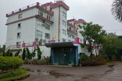 Hotel Girish and Resorts