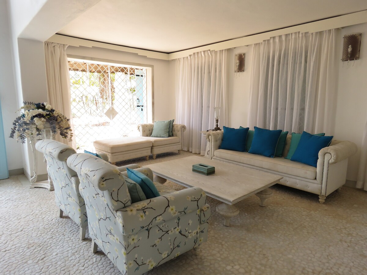 Luxurious Serviced Boutique 2BHK in Candolim - Tap to explore photos