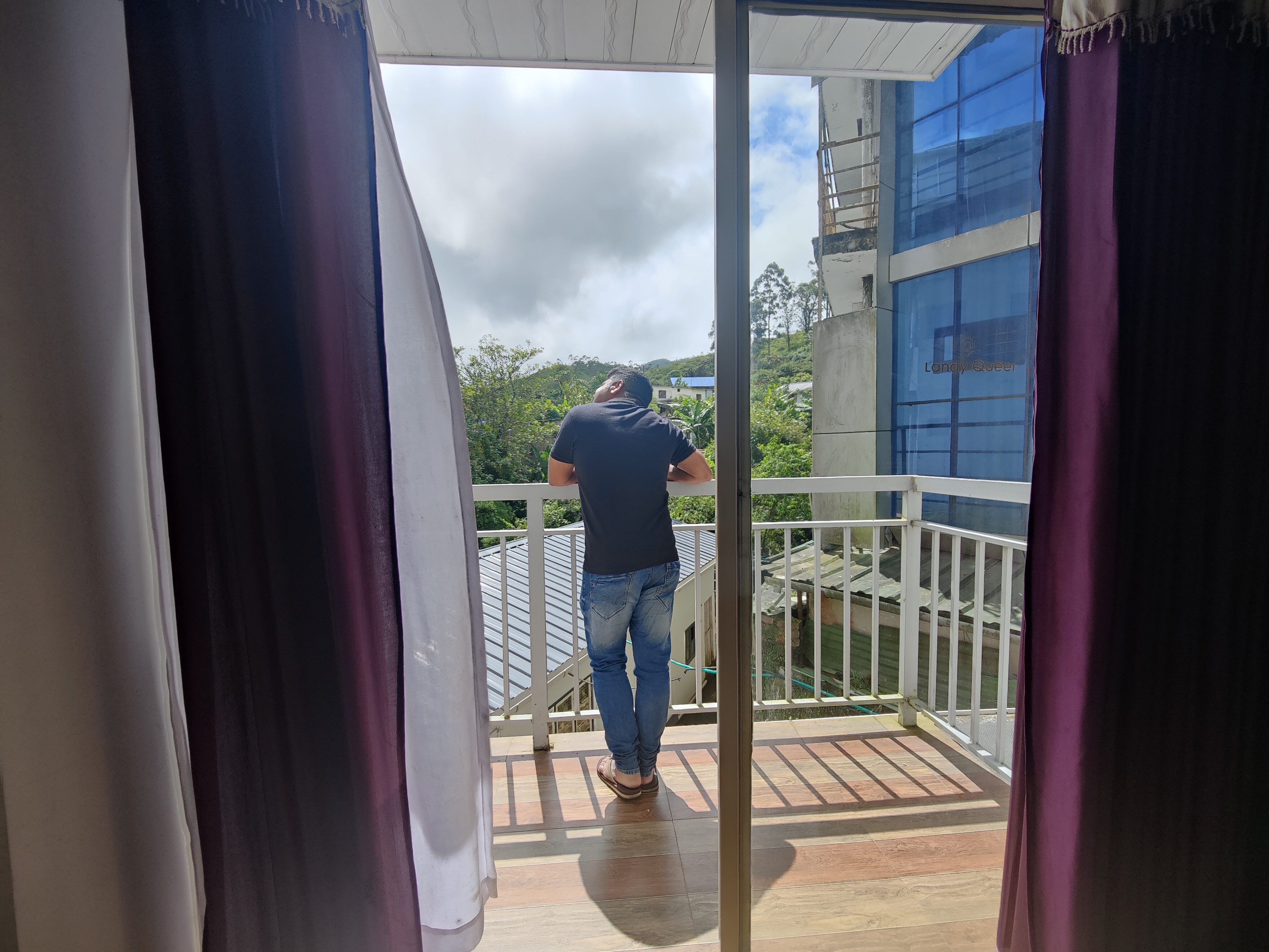 Landy Queen Homestay | Rooms & Caretaker - Tap to explore photos