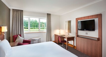 Doubletree by Hilton Hotel Coventry Room Type - KING FAMILY ROOM