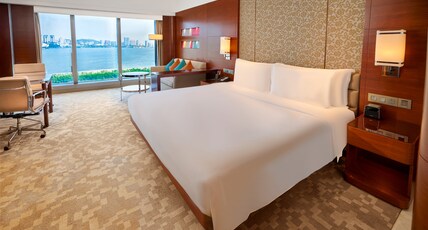 Crowne Plaza Macau Room Type - 1 King Premium Sea View
