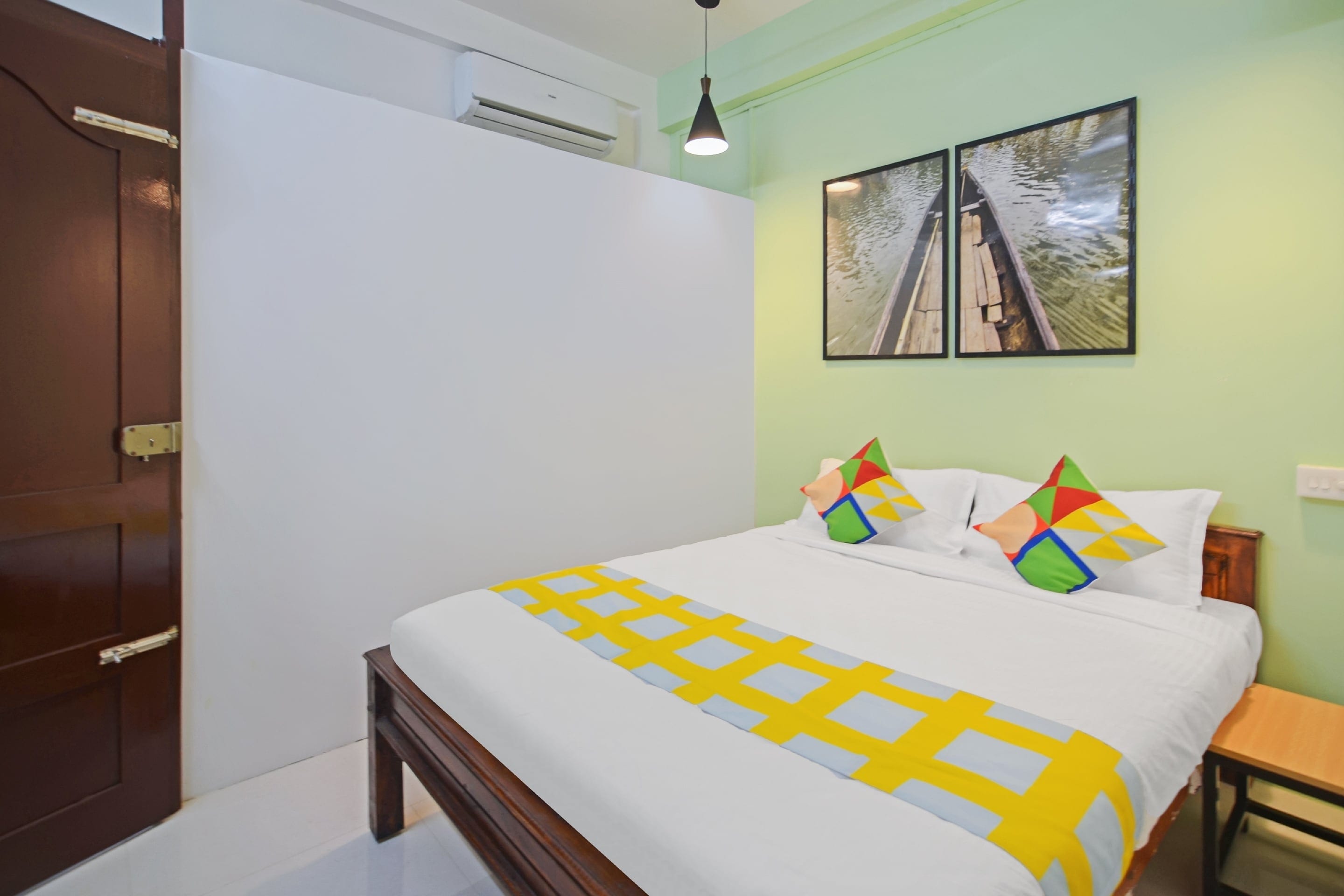 Hotel O Home Pop Tavern Pettah - Tap to explore photos