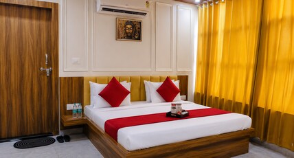 The Raman Palace - Near Krishna Janambhoomi Room Type - Triple Room with balcony The Raman Palace - Near Krishna Janambhoomi Room Type - Triple Room with balcony