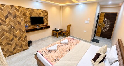 HOTEL THE PUSHPRAJ Room Type - Deluxe Room with Balcony