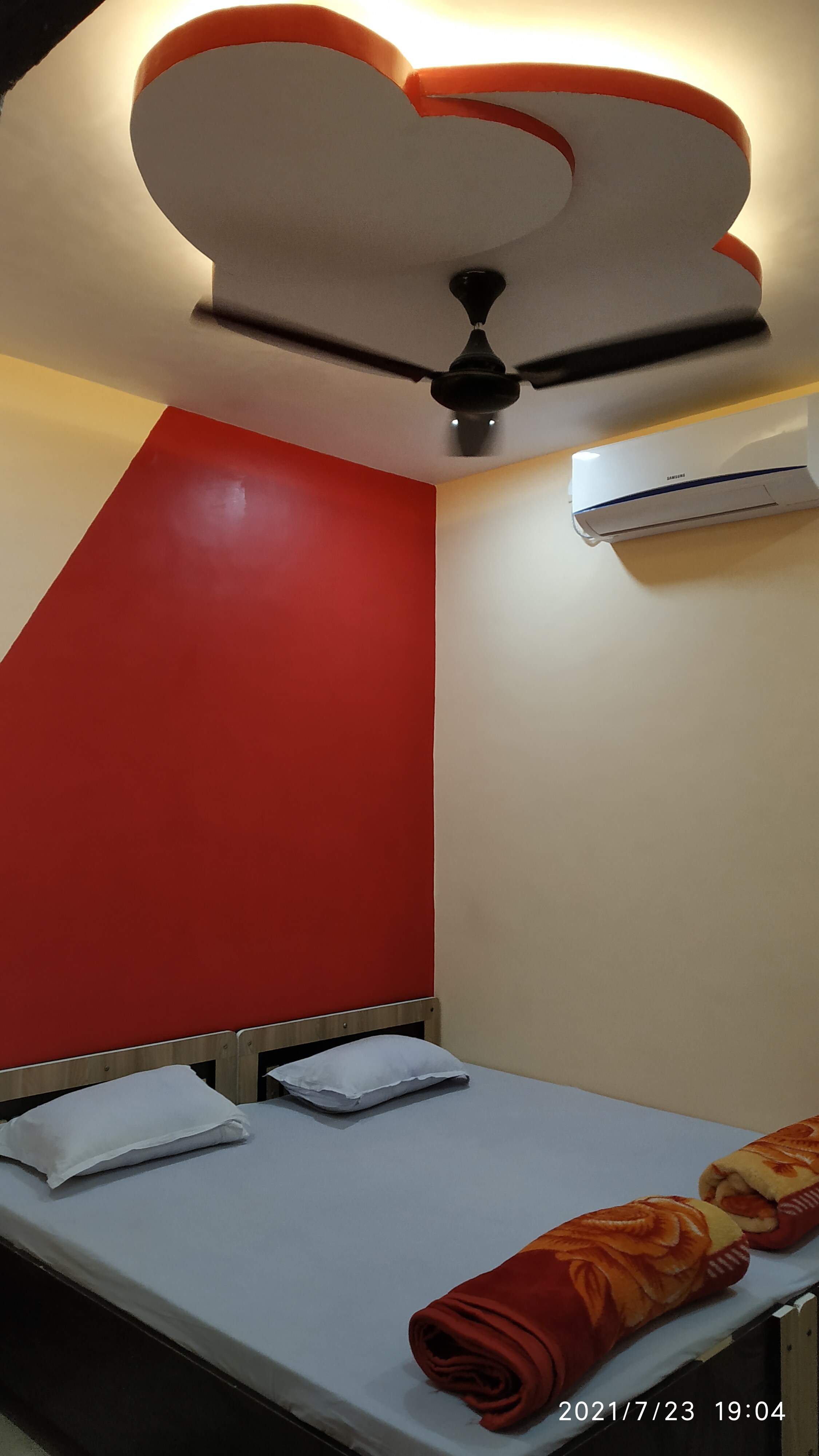 Hotel Bindal Palace - Tap to explore photos