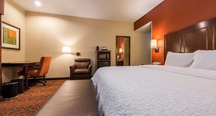 Hampton Inn & Suites by Hilton Boulder-North Room Type - 1 KING BED NONSMOKING