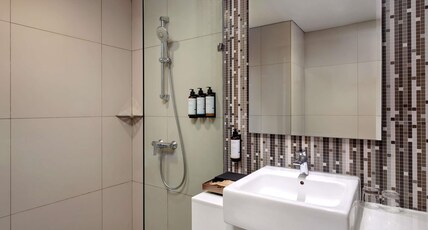 Mercure Serpong Alam Sutera Room Type - Superior Room - 2 single beds