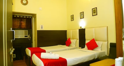 Holidei Inn Room Type - Deluxe AC Room Holidei Inn Room Type - Deluxe AC Room