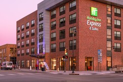 Holiday Inn Express & Suites Tulsa Downtown