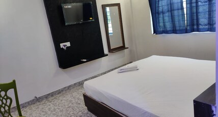 HOTEL SHRI KRISHNA PALACE Room Type - Deluxe Room