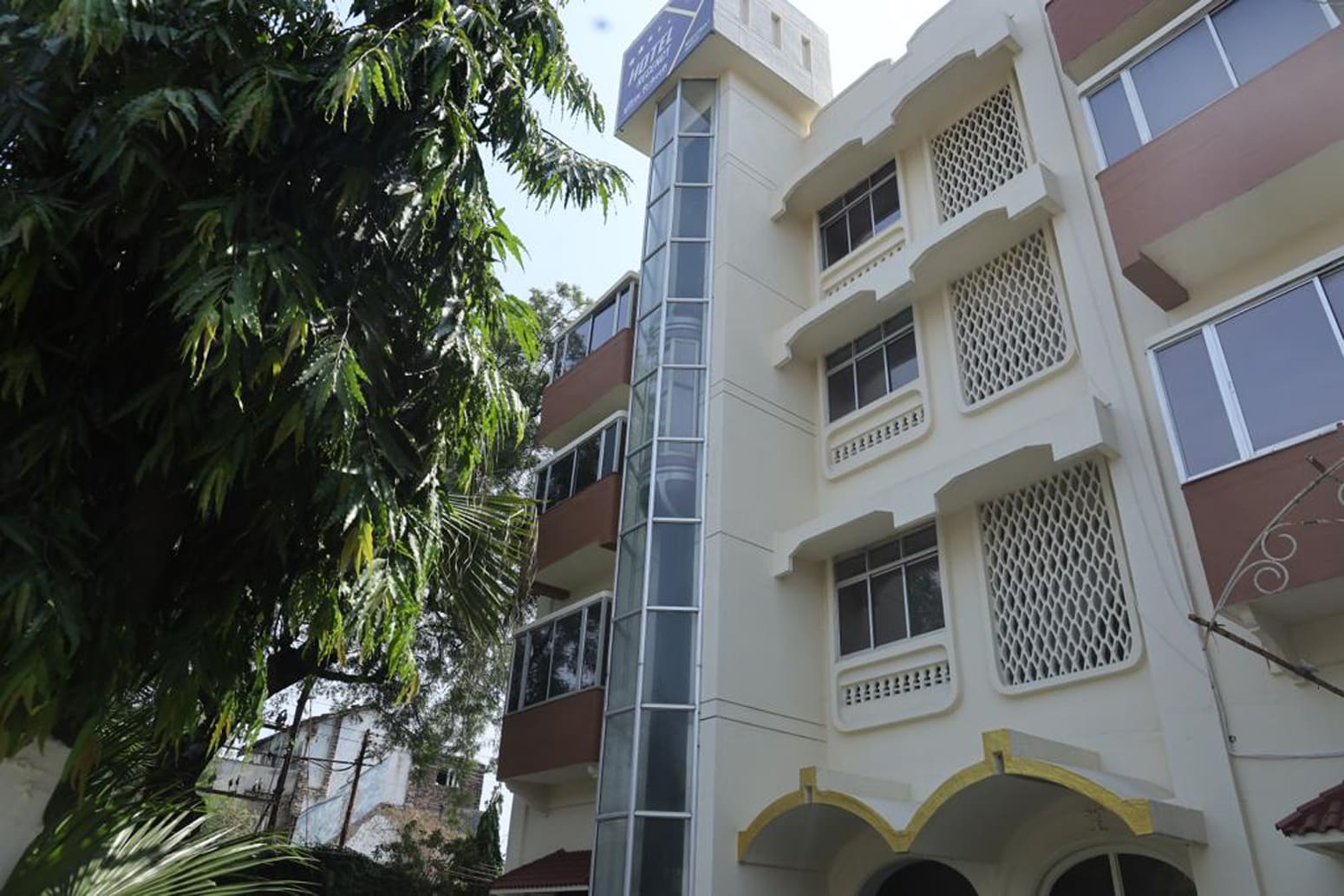 Hotel Regency - Tap to explore photos