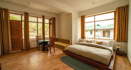 Alt Life Stays - Dharamkot Mcleodganj Room Type - Family room with Kitchen and Balcony