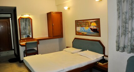 Hotel GRG Room Type - Deluxe Non A/C Room