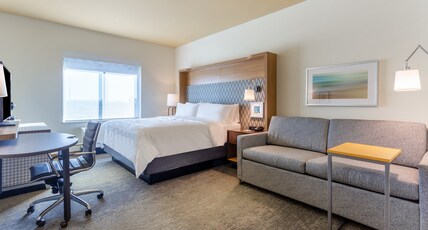 Holiday Inn & Suites Cedar Falls - Waterloo Event Ctr Room Type - 1 King Premium