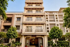 Sri Shyam Villas | 1.5 Km from Kashi Vishwanath Temple