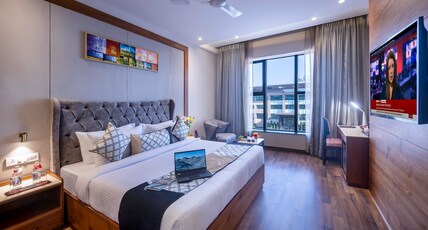 Lords Inn Chandigarh -Zirakpur Room Type - CLUB ROOM WITH BATH TUB 2+1 OFFER ON BEVERAGE Lords Inn Chandigarh -Zirakpur Room Type - CLUB ROOM WITH BATH TUB 2+1 OFFER ON BEVERAGE