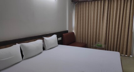 HOTEL NILADRI PALACE Room Type - Triple Bedded (Deluxe Room)