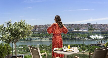 Movenpick Hotel Istanbul Golden Horn Room Type - Premium King Sea View