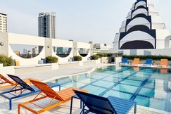 The Quarter Saphankhwai by UHG