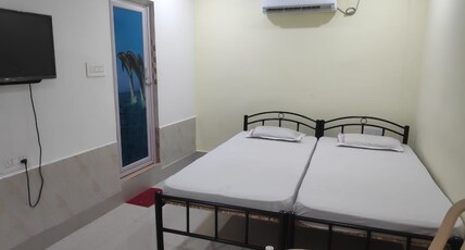 Pyramid Guest House Room Type - Double Bed AC