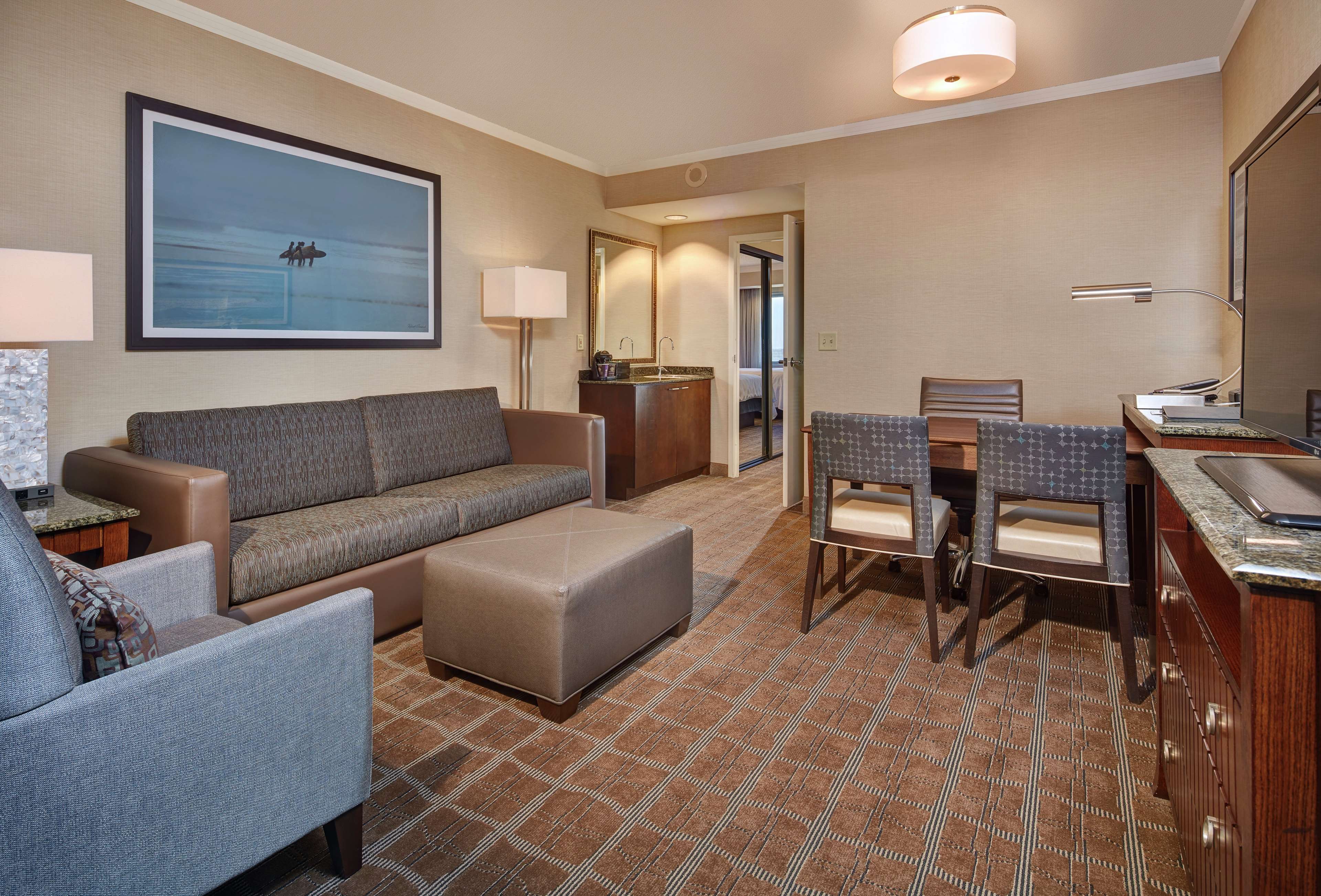 Embassy Suites by Hilton San Diego - La Jolla - Tap to explore photos