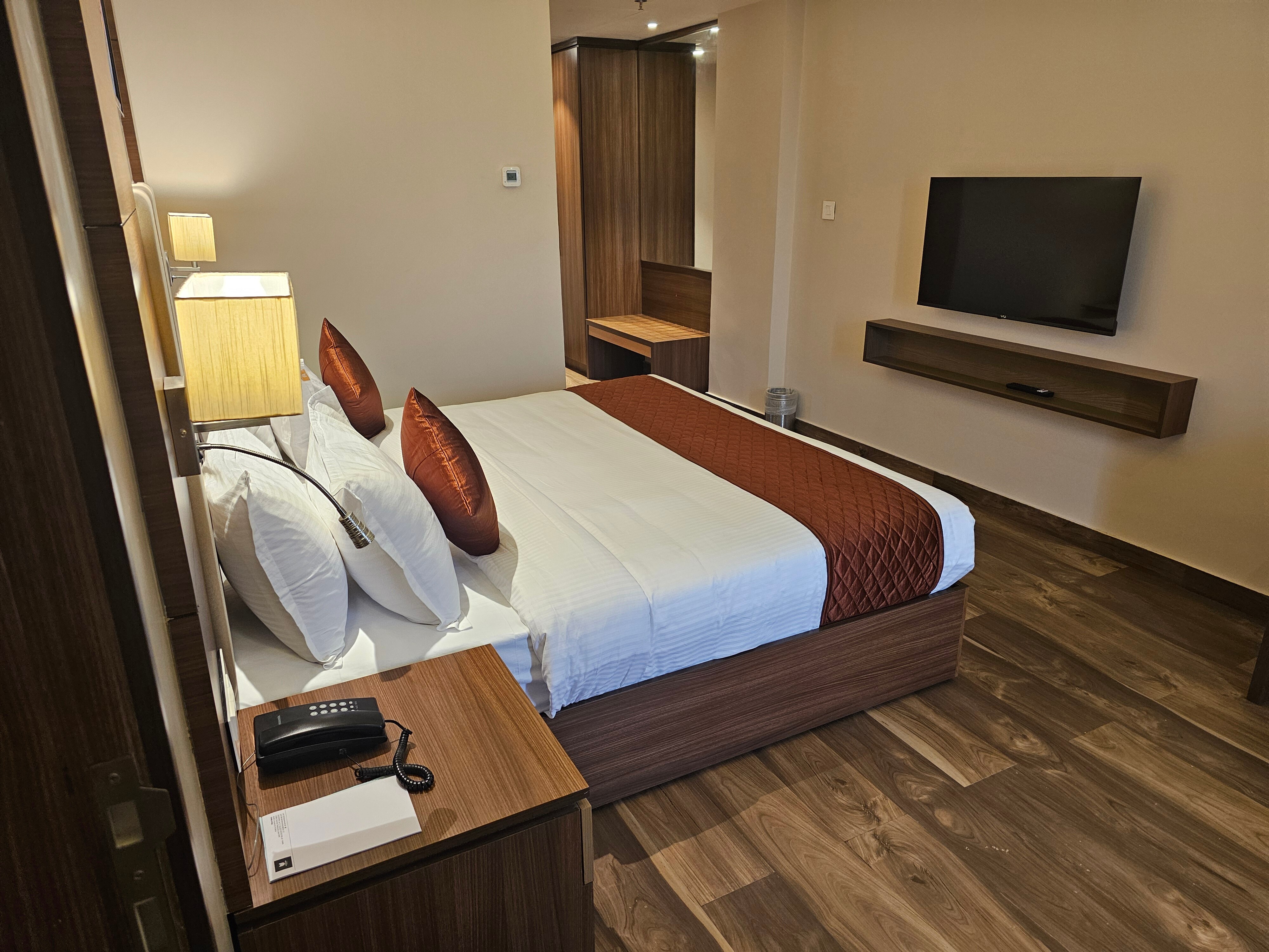 Utham Mahal - Tap to explore photos