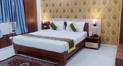 Hotel Four Waves Room Type - Queen Room