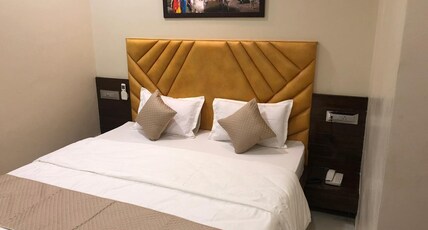 hotel yogiraj Room Type - Executive Room