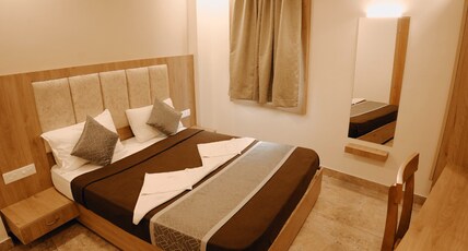 National Tourist Home Room Type - QUEEN BED ROOM AC