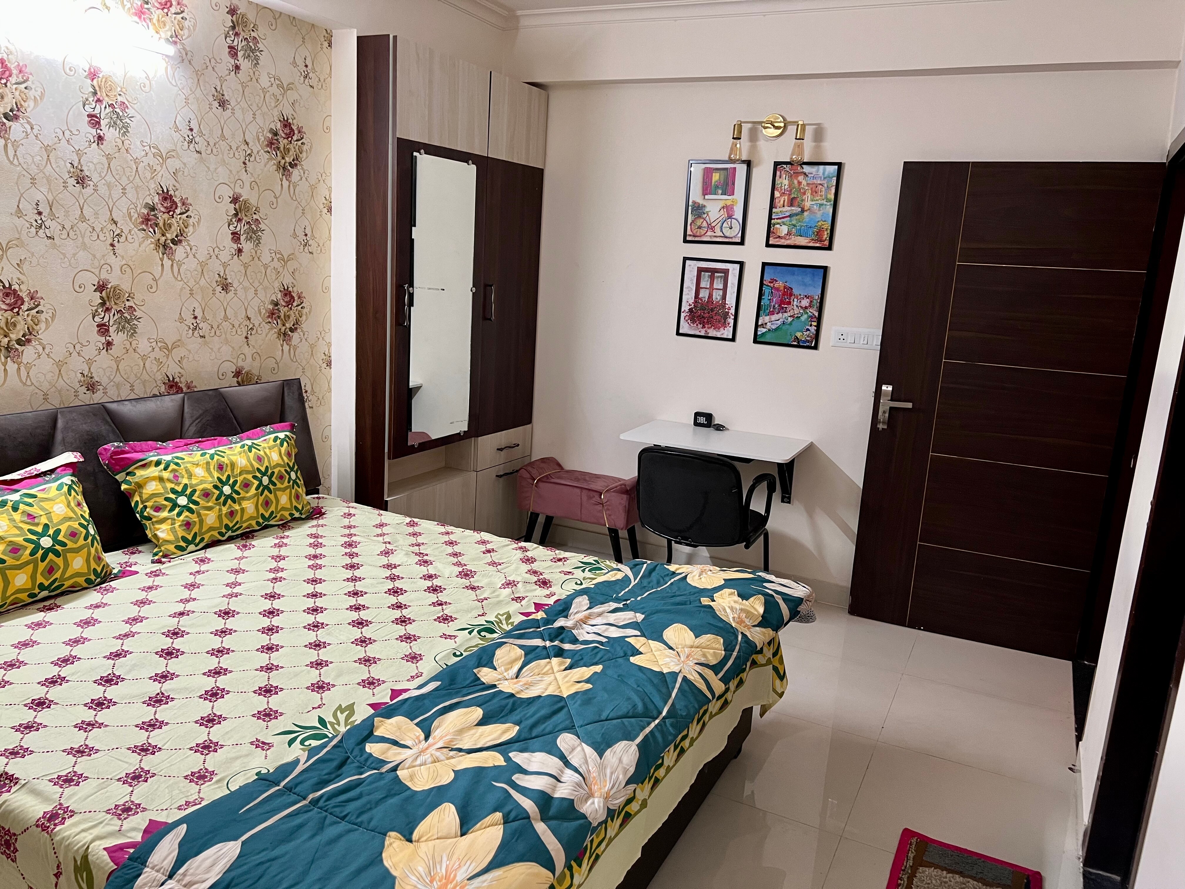 Daffodil-2bhk eclectic stay - Tap to explore photos