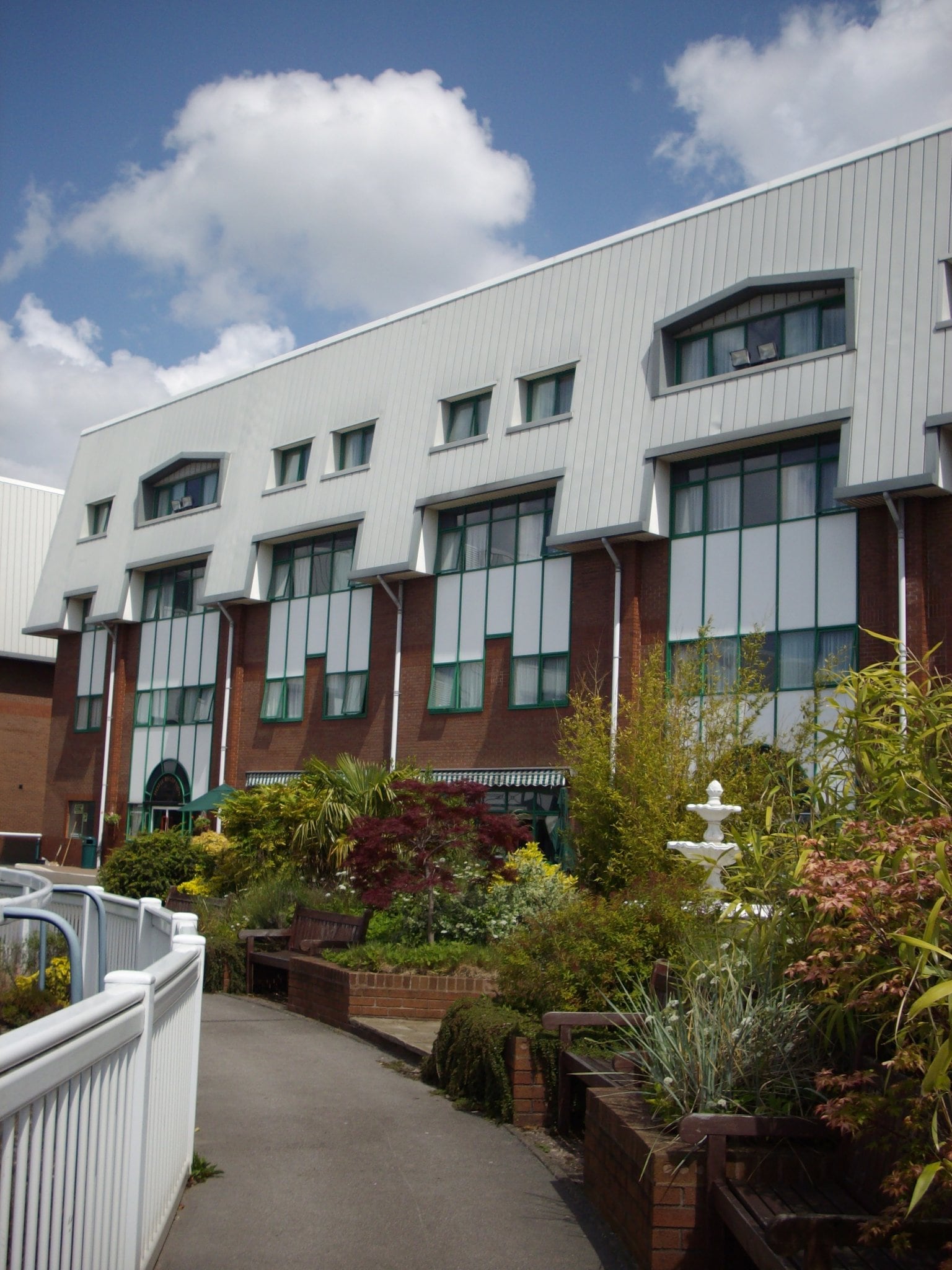 Holiday Inn Wolverhampton - Racecourse - Tap to explore photos
