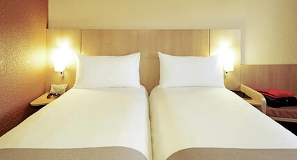 ibis Montbeliard Room Type - Standard Room with two single beds ibis Montbeliard Room Type - Standard Room with two single beds