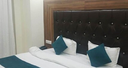 The Cedar Vatika Hotel & Restaurant Room Type - Standard Room with Balcony ( Non AC)